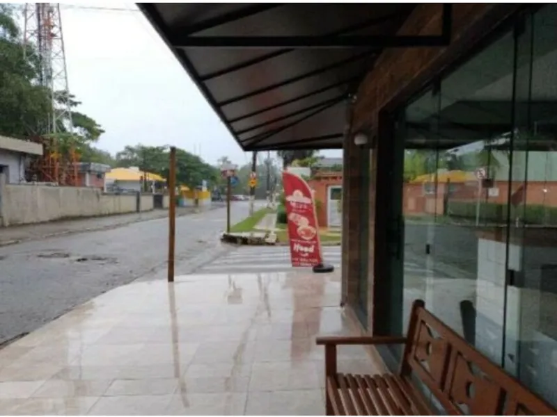 Comercial em leilão