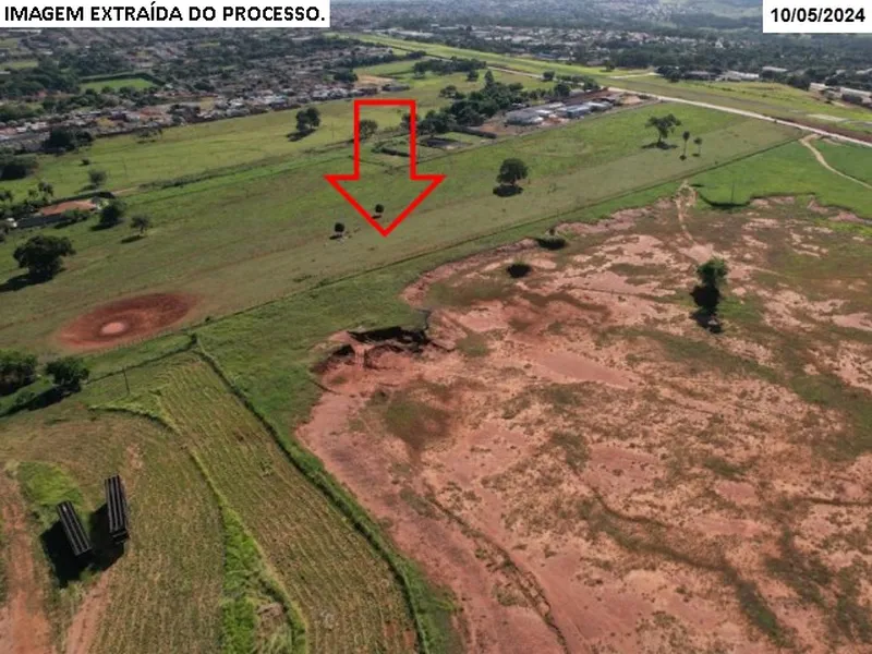 Comercial em leilão