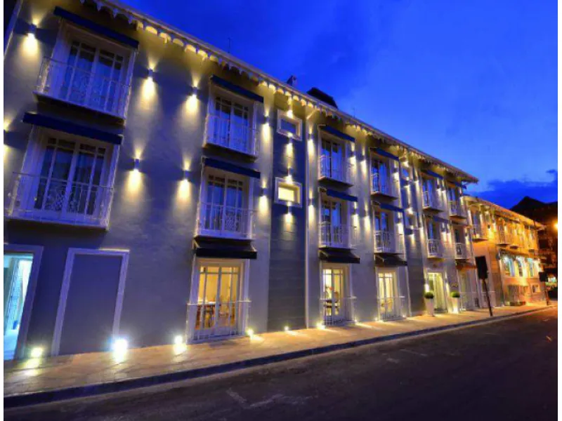 Comercial em leilão