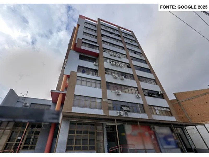 Comercial em leilão