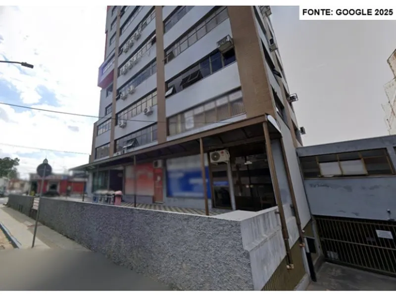 Comercial em leilão