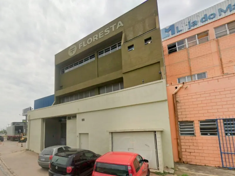 Comercial em leilão