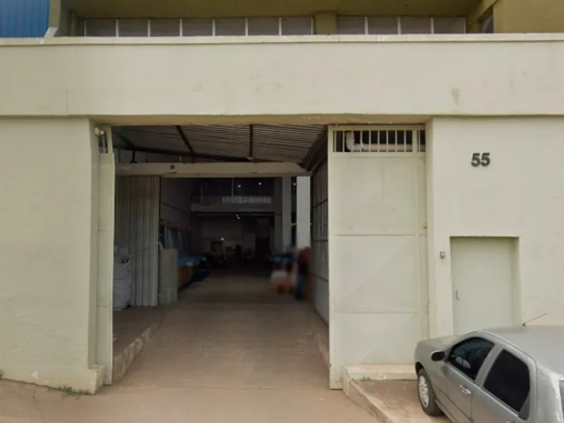 Comercial em leilão