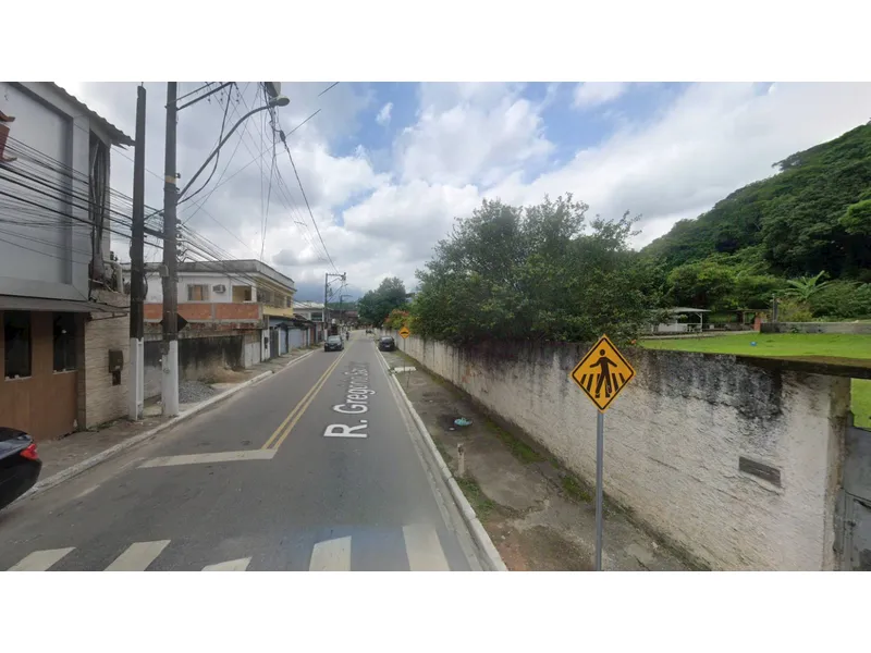 Comercial em leilão