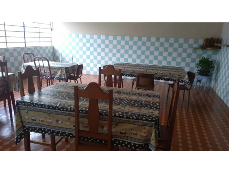 Comercial em leilão