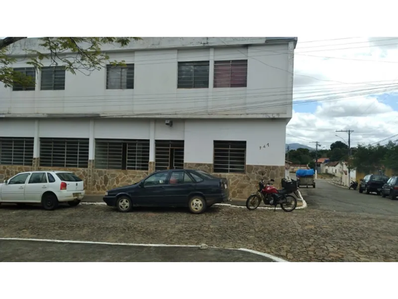 Comercial em leilão