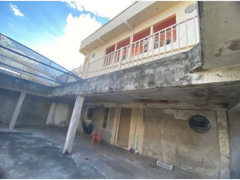 Comercial em leilão