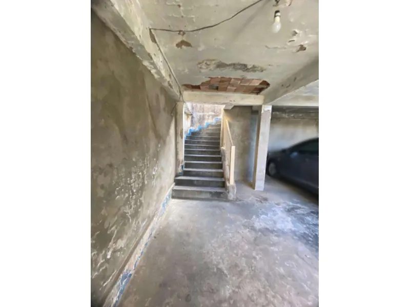 Comercial em leilão