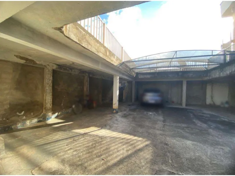 Comercial em leilão