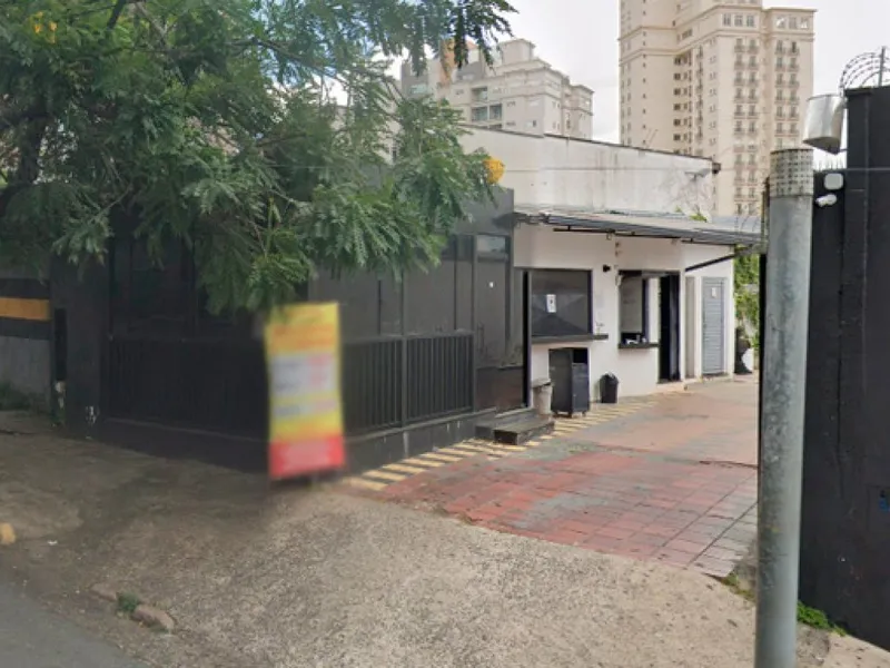 Comercial em leilão