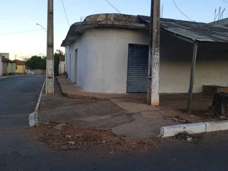 Comercial em leilão