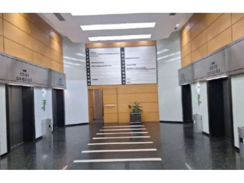 Comercial em leilão