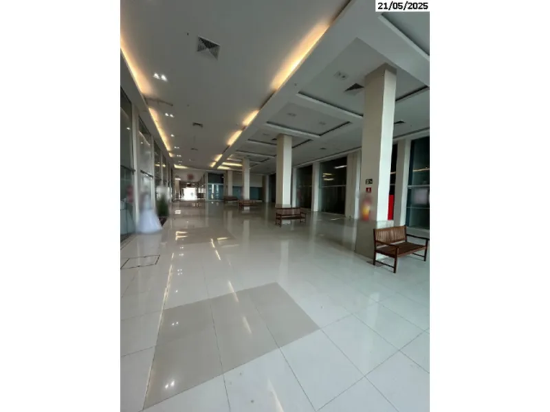 Comercial em leilão