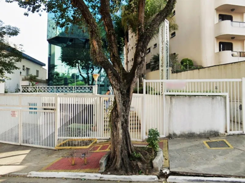 Comercial em leilão