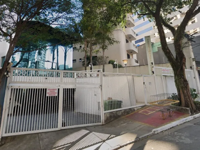 Comercial em leilão