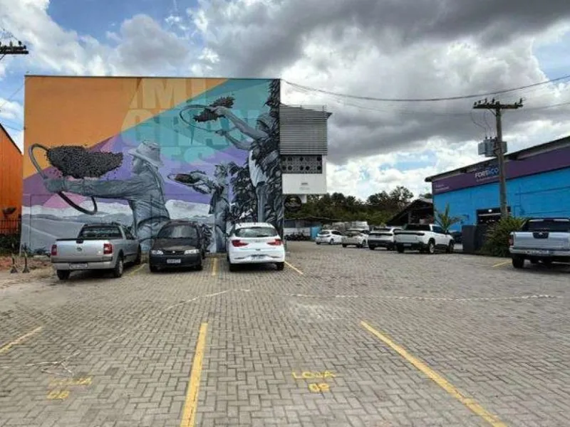 Comercial em leilão