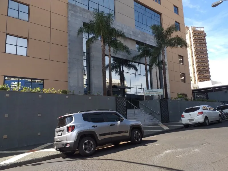 Comercial em leilão