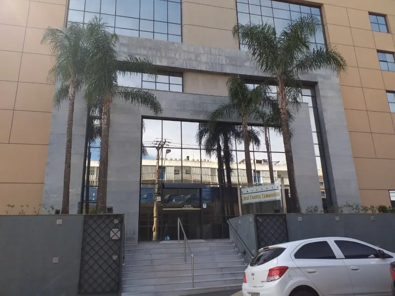 Comercial em leilão