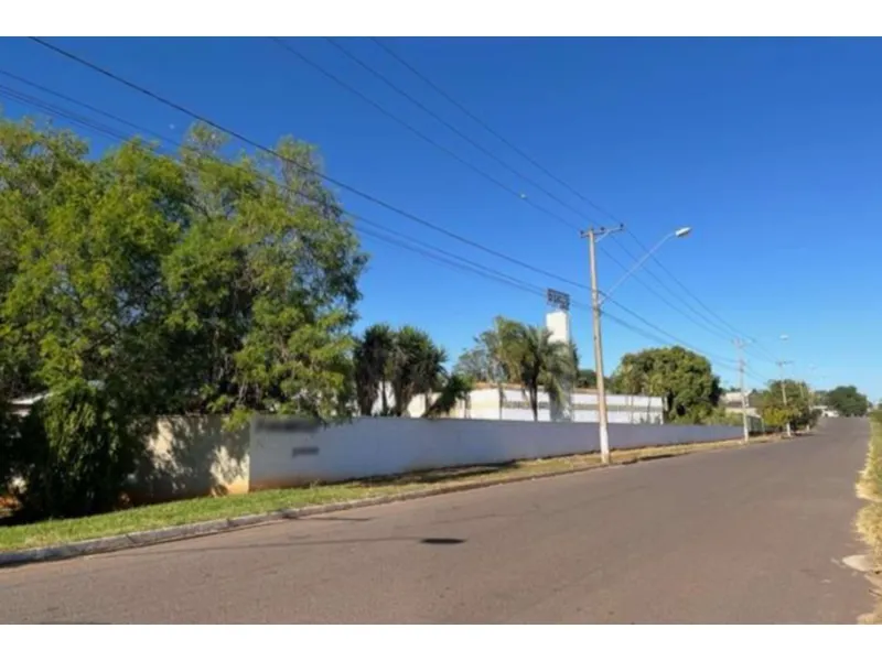 Comercial em leilão