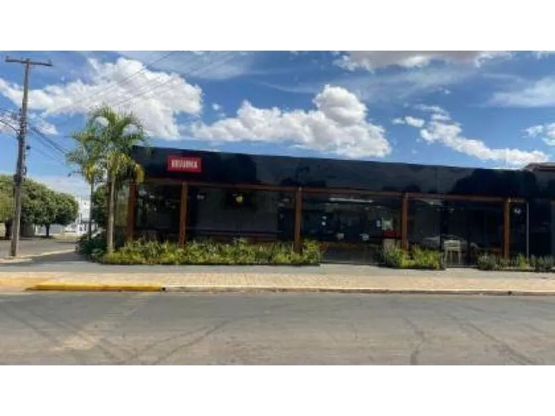 Comercial em leilão