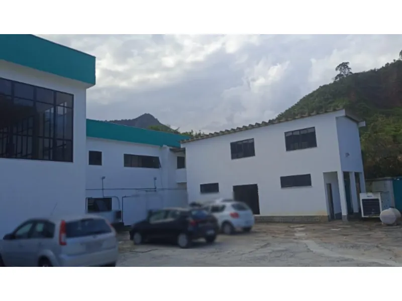 Comercial em leilão