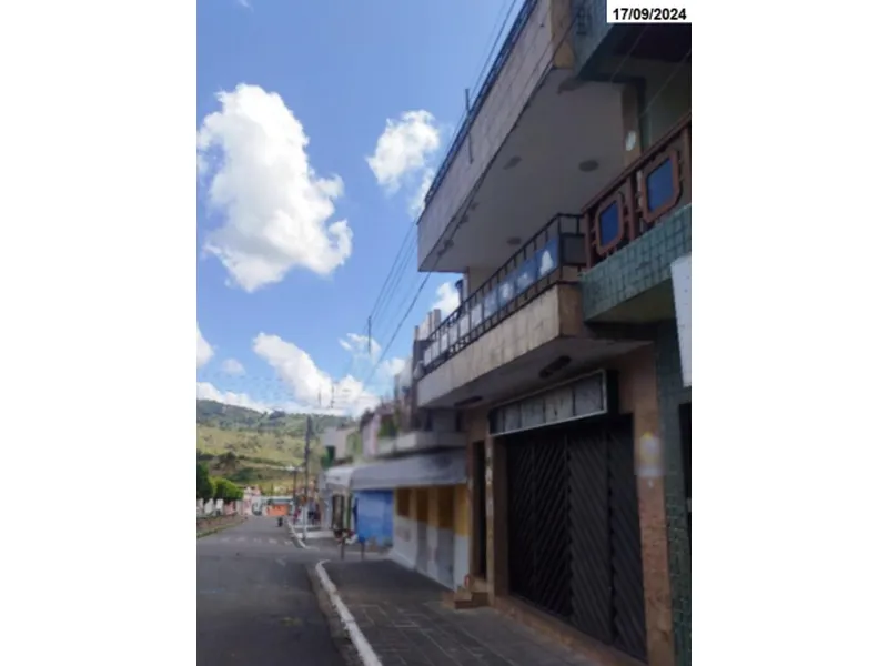 Comercial em leilão