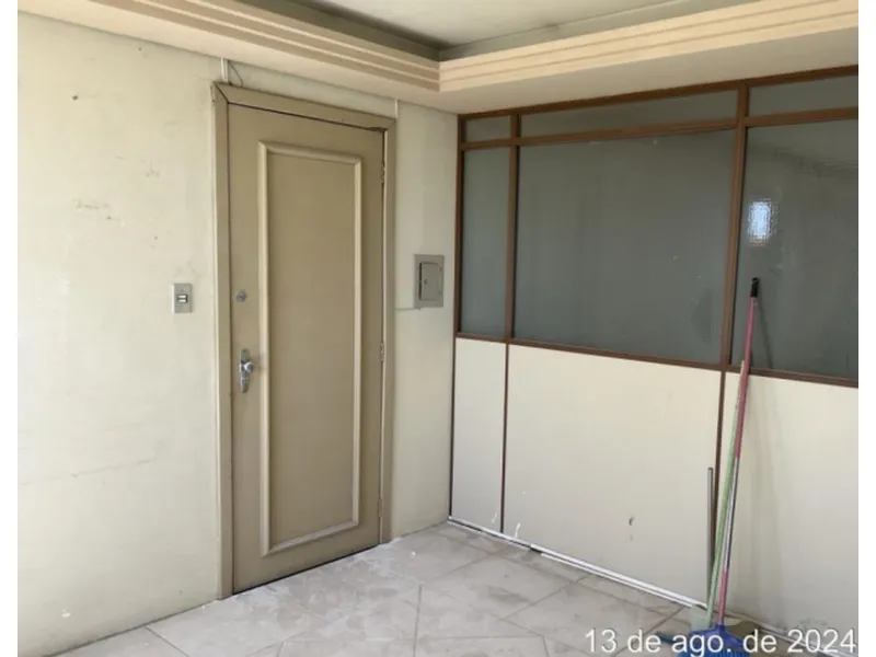 Comercial em leilão