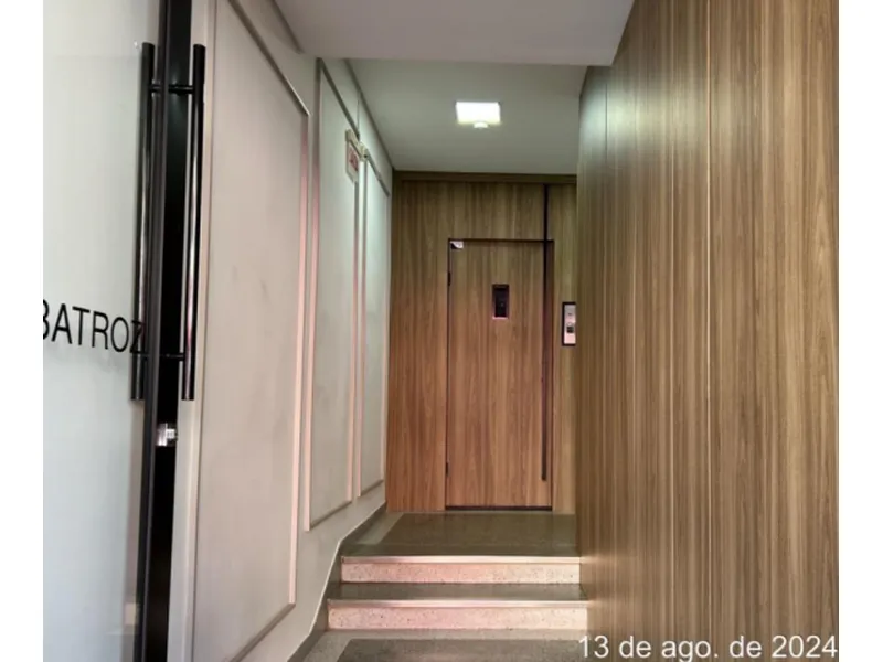 Comercial em leilão