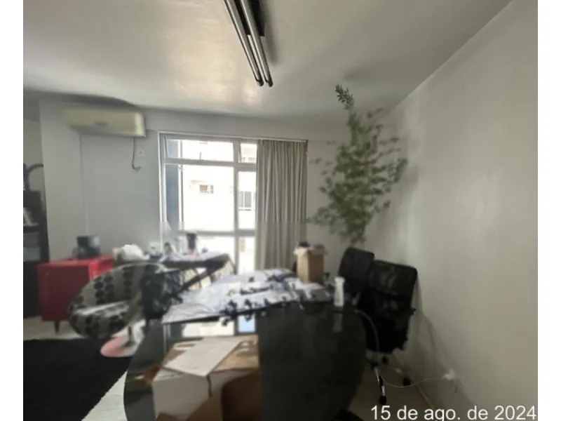 Comercial em leilão