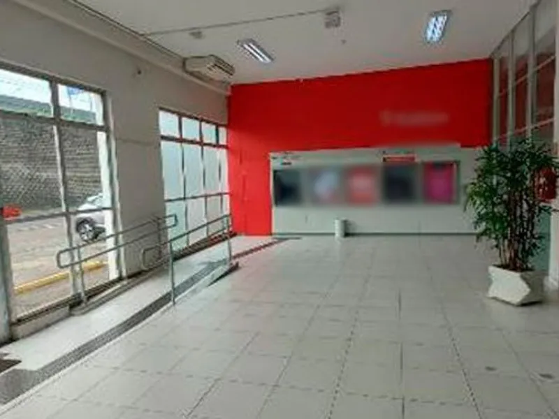 Comercial em leilão