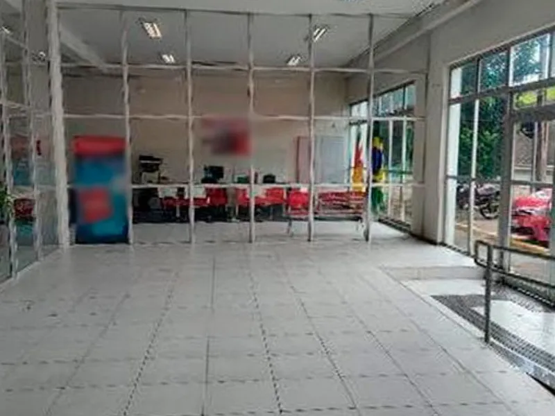 Comercial em leilão