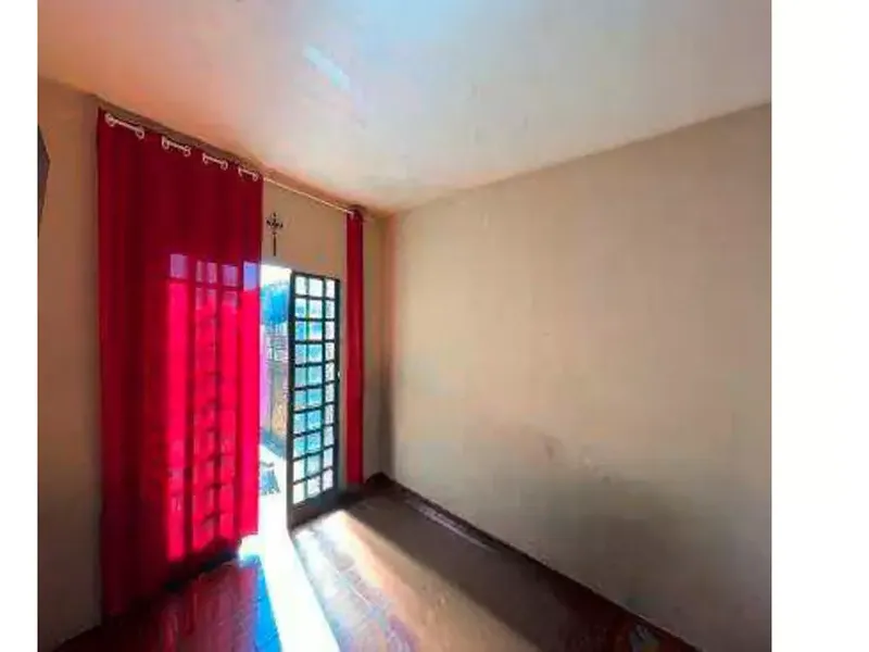 Comercial em leilão