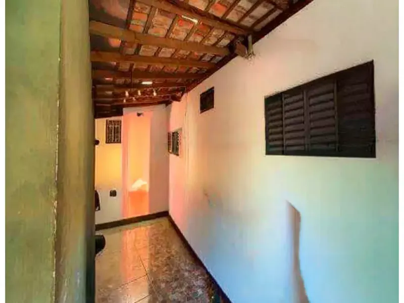 Comercial em leilão