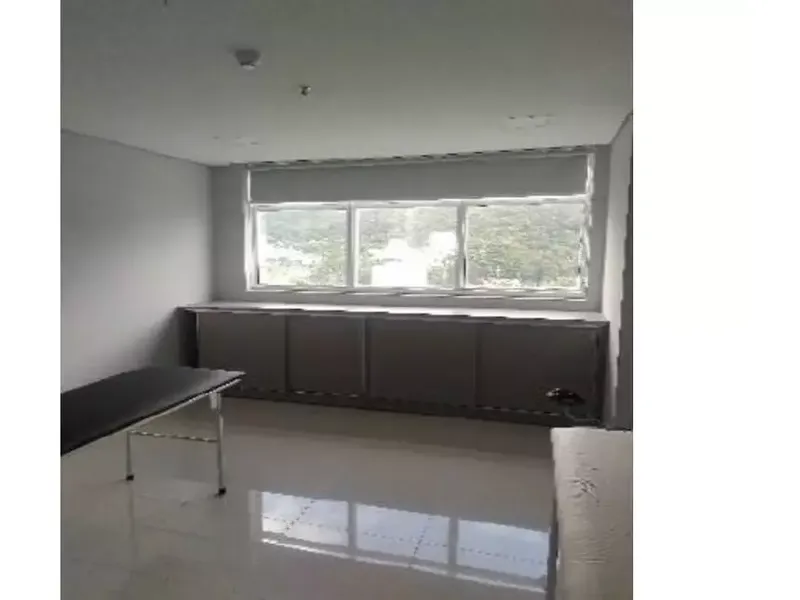 Comercial em leilão