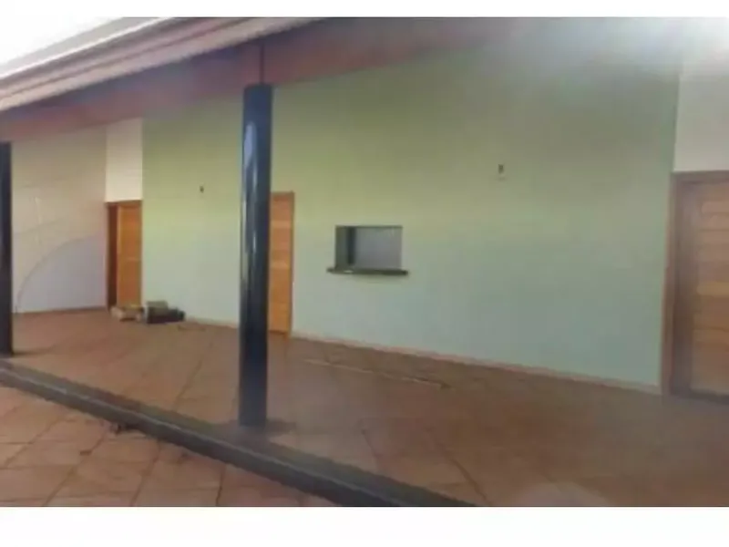 Comercial em leilão