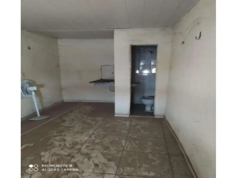 Comercial em leilão