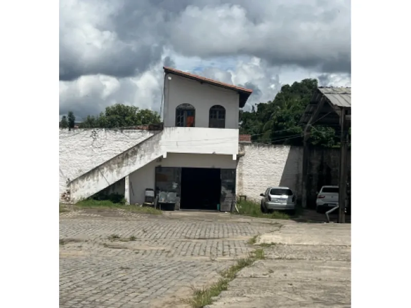 Comercial em leilão