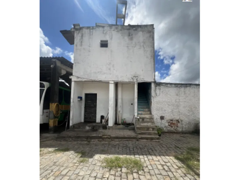 Comercial em leilão