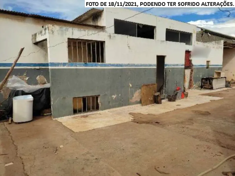 Comercial em leilão