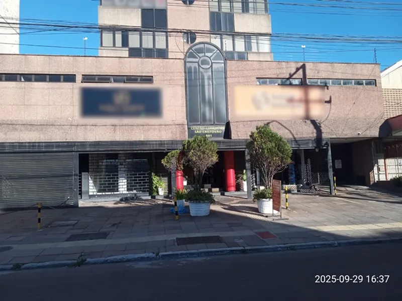 Comercial em leilão