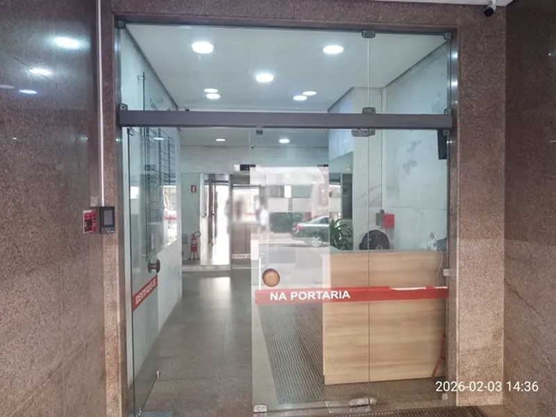 Comercial em leilão