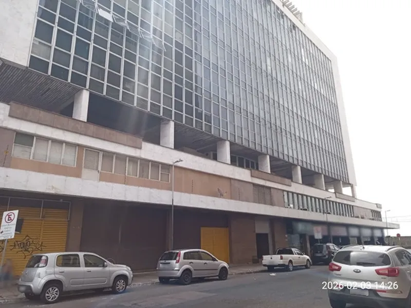 Comercial em leilão