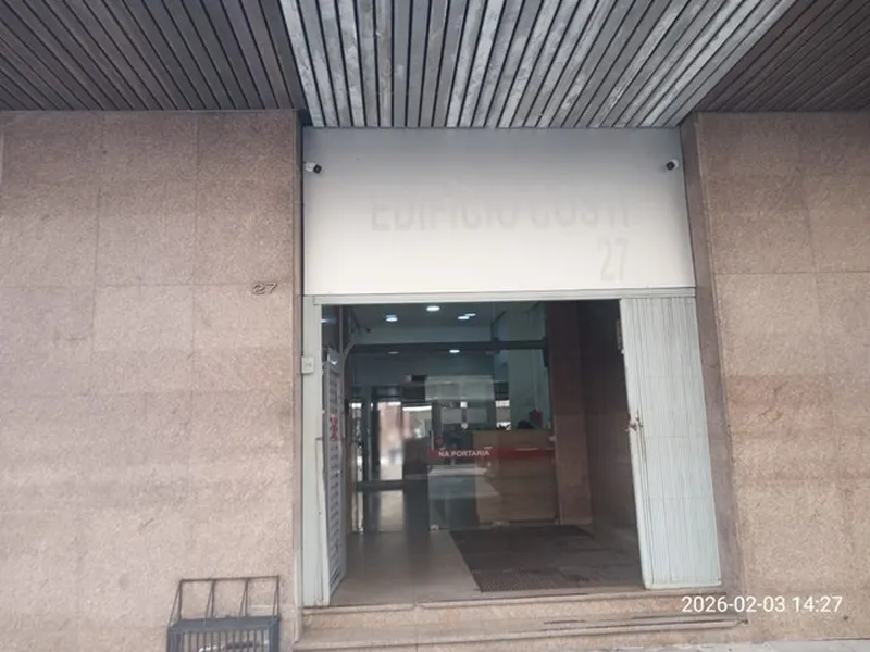 Comercial em leilão