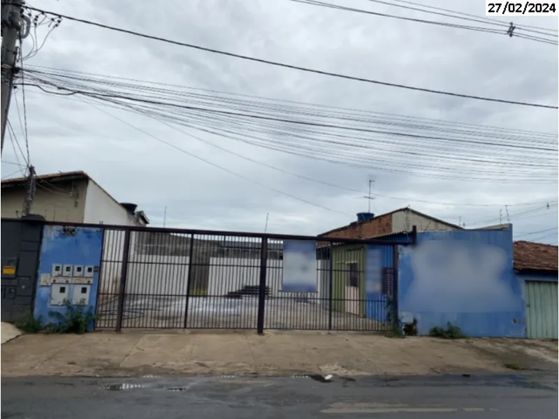 Comercial em leilão