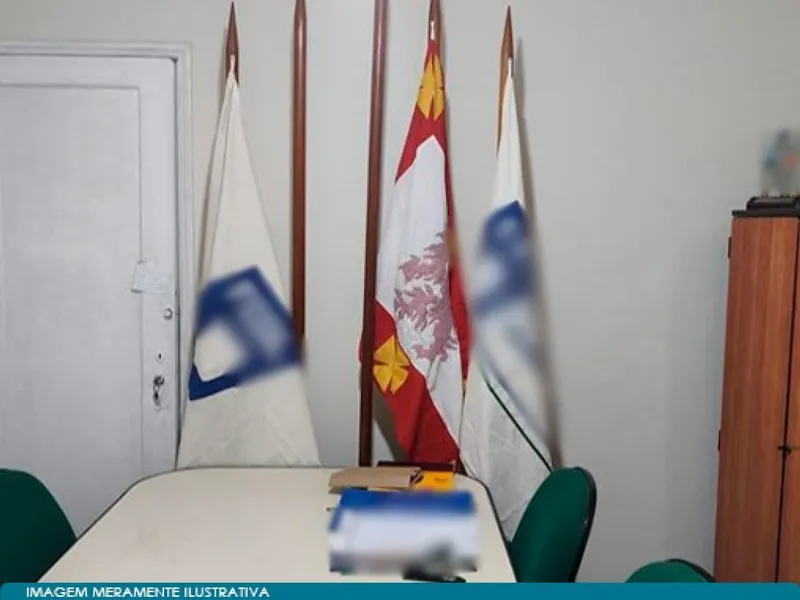 Comercial em leilão