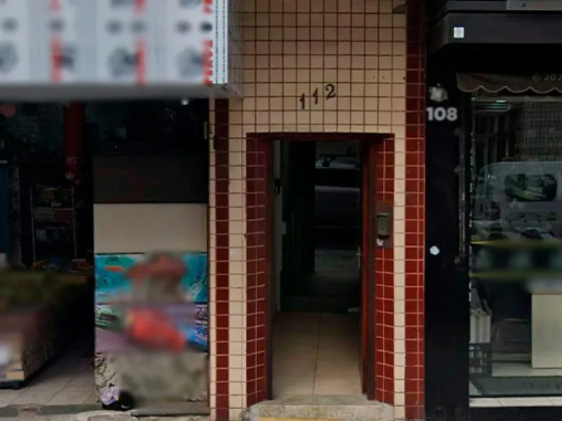 Comercial em leilão