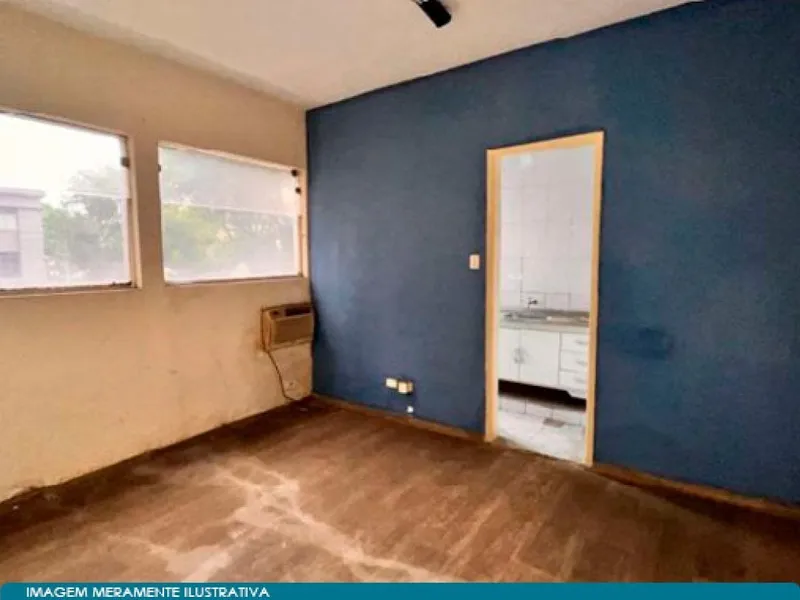 Comercial em leilão