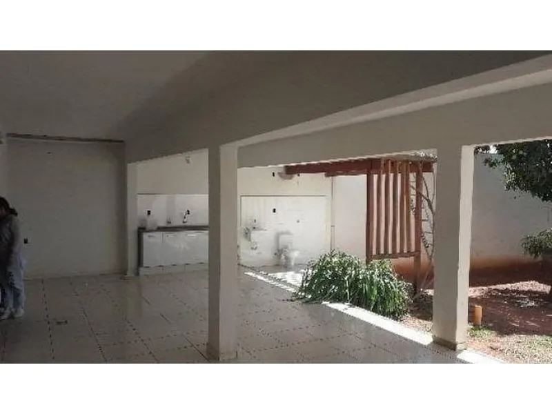 Comercial em leilão