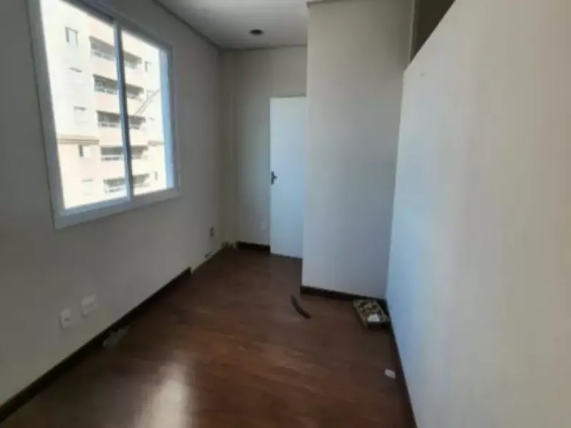 Comercial em leilão