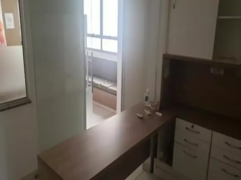 Comercial em leilão